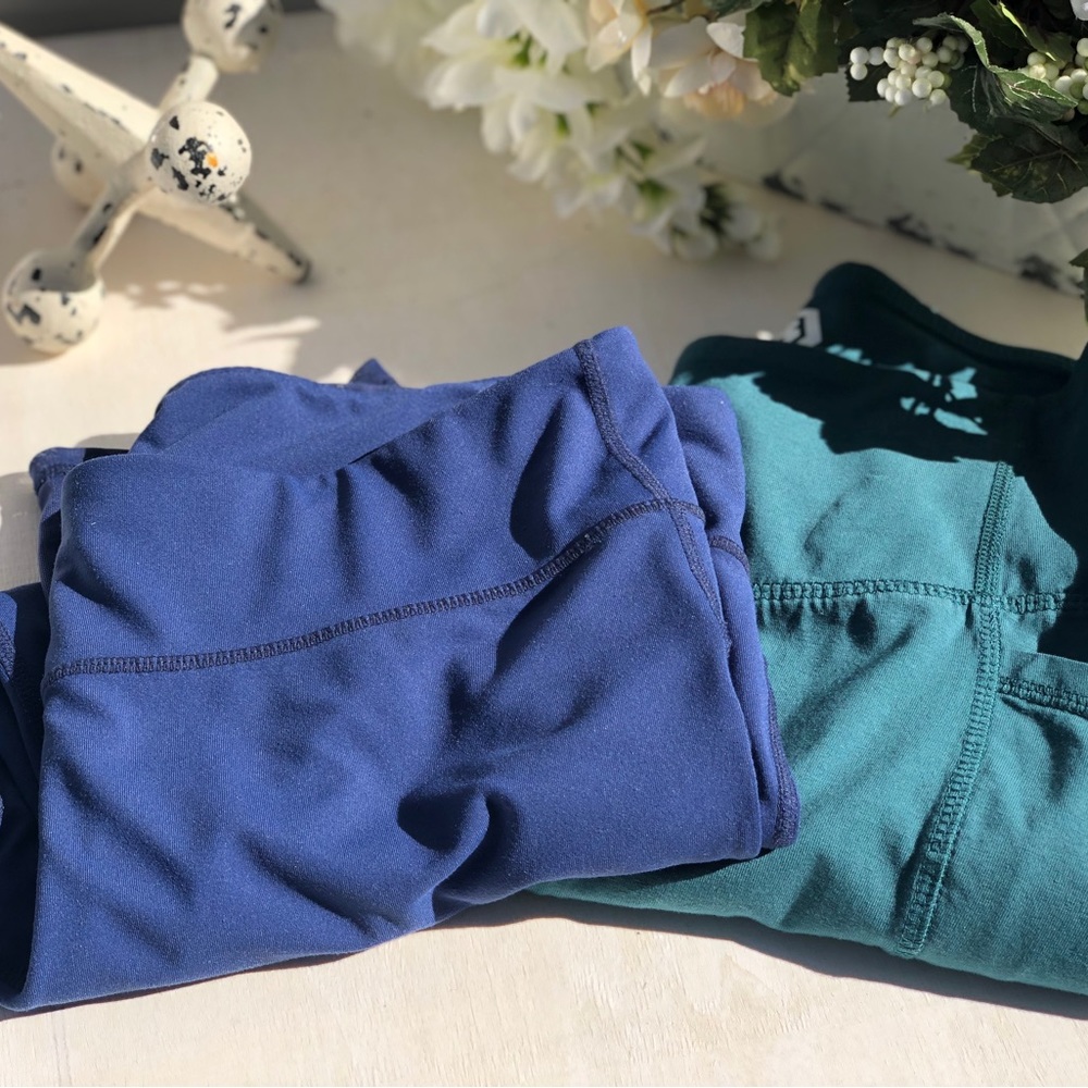 1 Series 8, 1 Gap Fit: size large blue and green (2 pairs)
